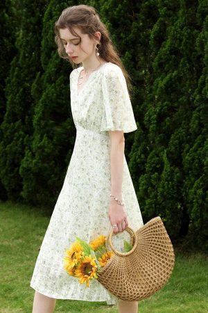 Quick Outfits, Modest Fashion Outfits Ideas Cottagecore Floral Midi Dress