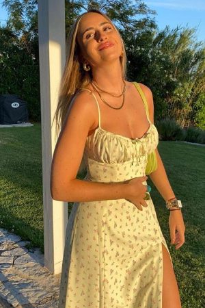 Quick Outfits, Modest Fashion Outfits Ideas Cottagecore Floral Side Slit Midi Dress