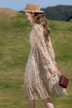 Quick Outfits, Modest Fashion Outfits Ideas Cottagecore Lace Detailed Floral Midi Dress