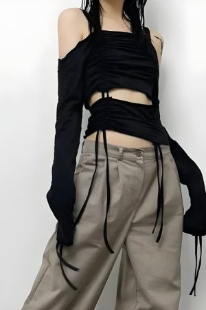 Quick Outfits, Modest Fashion Outfits Ideas Cut-Out Ruched Long Sleeve Top