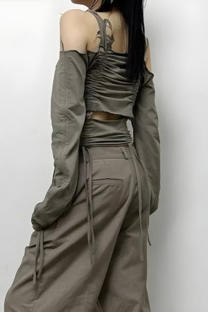 Quick Outfits, Modest Fashion Outfits Ideas Cut-Out Ruched Long Sleeve Top