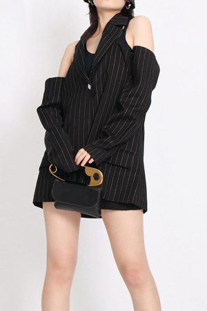 Quick Outfits, Modest Fashion Outfits Ideas Cut-Out Striped Blazer