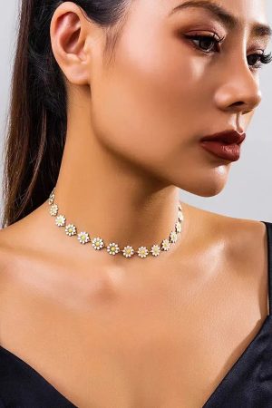 Quick Outfits, Modest Fashion Outfits Ideas Daisy Choker Necklace