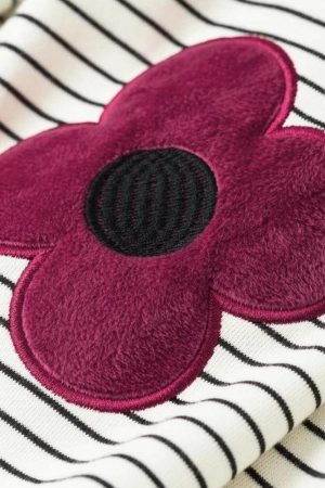 Quick Outfits, Modest Fashion Outfits Ideas Daisy Embroidered Striped Sweatshirt