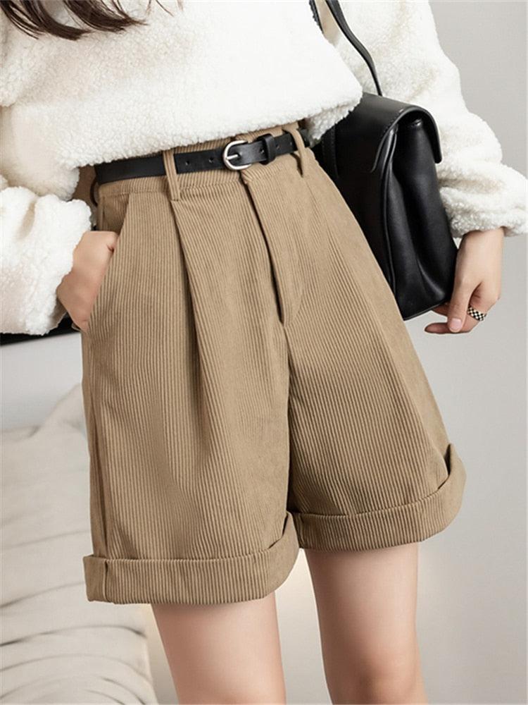 Quick Outfits, Modest Fashion Outfits Ideas Dark Academia High Waist Shorts Quick Outfits, Modest Fashion Outfits Ideas Dark Academia High Waist Shorts