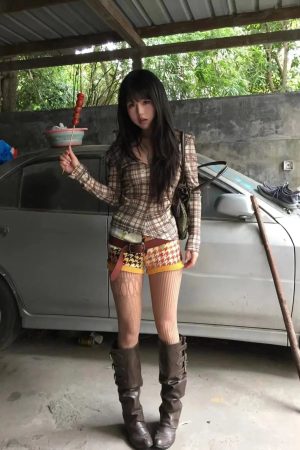 Quick Outfits, Modest Fashion Outfits Ideas Deep V Neck Plaid Top