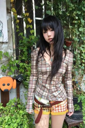 Quick Outfits, Modest Fashion Outfits Ideas Deep V Neck Plaid Top