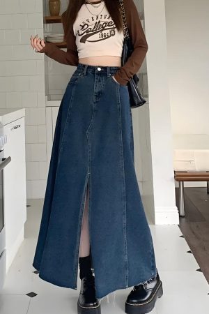 Quick Outfits, Modest Fashion Outfits Ideas Denim Slit Frayed Hem Maxi Skirt
