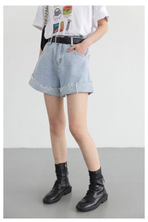 Quick Outfits, Modest Fashion Outfits Ideas Distressed and Slit Jean Shorts