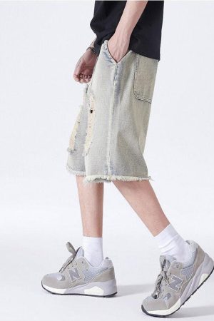 Quick Outfits, Modest Fashion Outfits Ideas Distressed Light Wash Denim Shorts