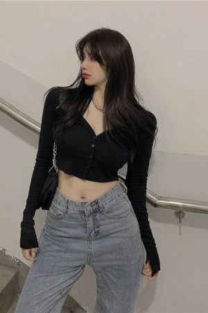 Quick Outfits, Modest Fashion Outfits Ideas Extra Long Sleeves Buttoned Crop Top