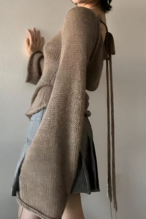 Quick Outfits, Modest Fashion Outfits Ideas Flare Sleeved Knit Backless Top