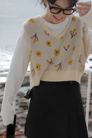 Quick Outfits, Modest Fashion Outfits Ideas Floral Cropped Sweater Vest