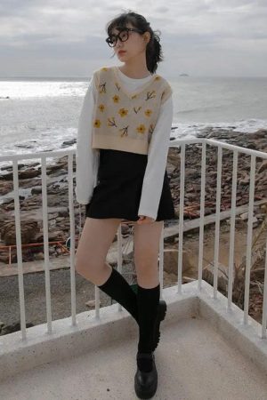 Quick Outfits, Modest Fashion Outfits Ideas Floral Cropped Sweater Vest