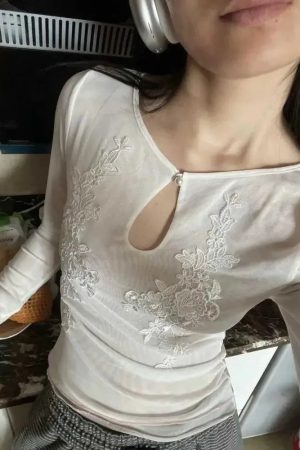 Quick Outfits, Modest Fashion Outfits Ideas Floral Embroidered Mesh Top