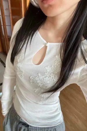 Quick Outfits, Modest Fashion Outfits Ideas Floral Embroidered Mesh Top