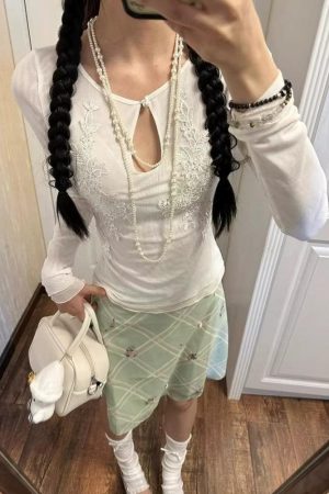 Quick Outfits, Modest Fashion Outfits Ideas Floral Embroidered Mesh Top