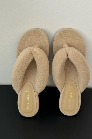 Quick Outfits, Modest Fashion Outfits Ideas Fluffy Flip Flops