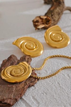 Quick Outfits, Modest Fashion Outfits Ideas Gold Sea Shell Necklace & Earrings