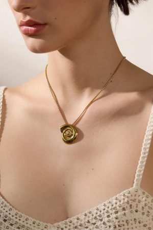 Quick Outfits, Modest Fashion Outfits Ideas Gold Sea Shell Necklace & Earrings