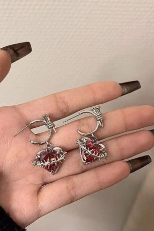 Quick Outfits, Modest Fashion Outfits Ideas Goth Barbed Heart Earrings
