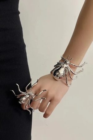 Quick Outfits, Modest Fashion Outfits Ideas Goth Spider Bracelet & Ring