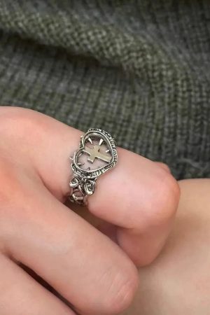 Quick Outfits, Modest Fashion Outfits Ideas Goth Spiked Heart Cross Ring