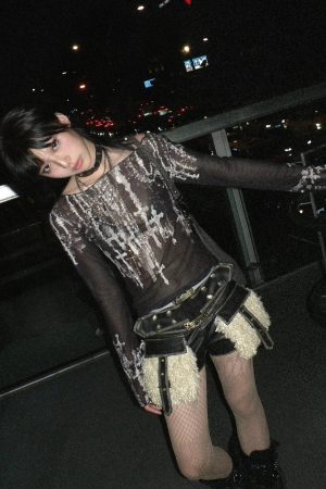 Quick Outfits, Modest Fashion Outfits Ideas Grunge Cross Wide Neck Mesh Top