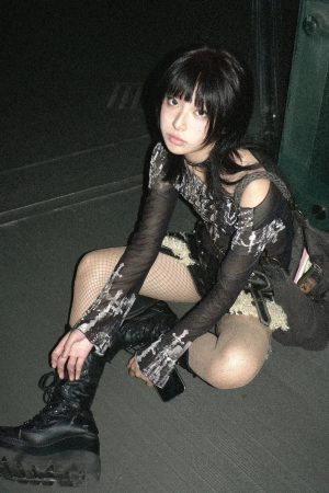 Quick Outfits, Modest Fashion Outfits Ideas Grunge Cross Wide Neck Mesh Top