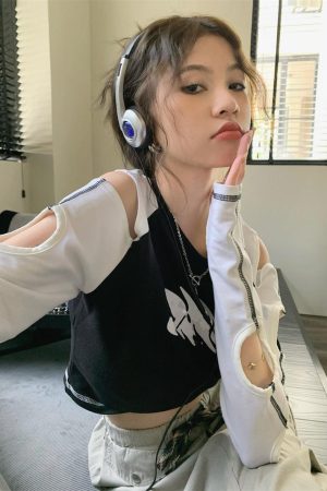 Quick Outfits, Modest Fashion Outfits Ideas Grunge Cut-Out Crop Top