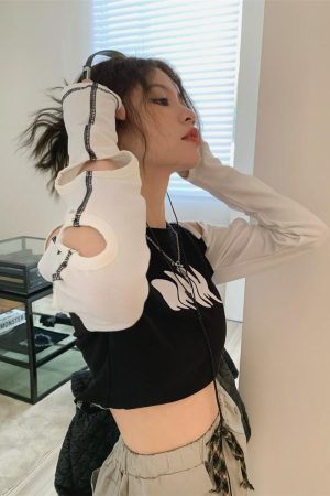 Quick Outfits, Modest Fashion Outfits Ideas Grunge Cut-Out Crop Top