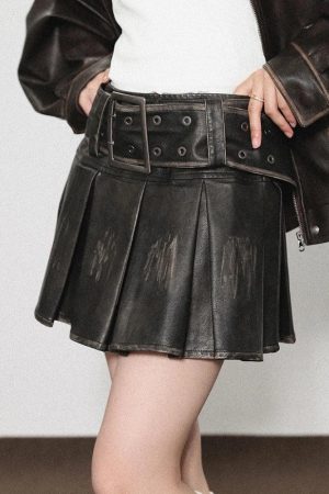 Quick Outfits, Modest Fashion Outfits Ideas Grunge Faux Leather Pleated Mini Skirt