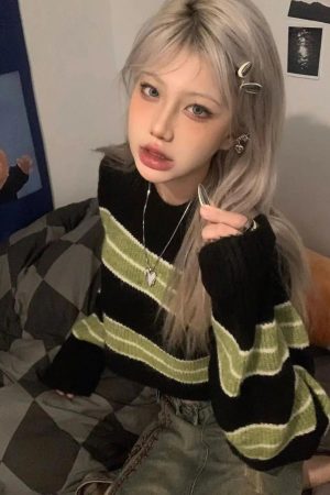 Quick Outfits, Modest Fashion Outfits Ideas Grunge Green Striped Crop Sweater