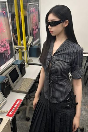 Quick Outfits, Modest Fashion Outfits Ideas Grunge Lace Up Shirt