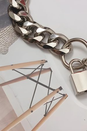 Quick Outfits, Modest Fashion Outfits Ideas Grunge Lock Faux Leather Chain Belt