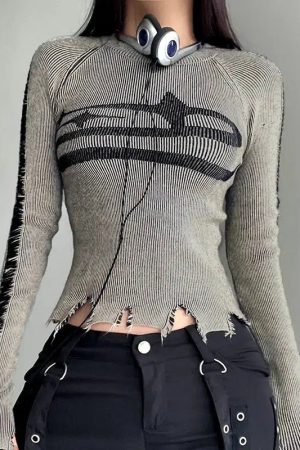 Quick Outfits, Modest Fashion Outfits Ideas Grunge Long Sleeve Distressed Top