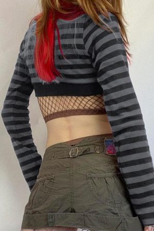 Quick Outfits, Modest Fashion Outfits Ideas Grunge Striped Button-Up Crop Top
