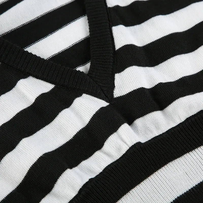 Quick Outfits, Modest Fashion Outfits Ideas Grunge Striped Hooded Crop Top Quick Outfits, Modest Fashion Outfits Ideas Grunge Striped Hooded Crop Top