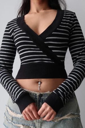 Quick Outfits, Modest Fashion Outfits Ideas Grunge Striped Wrap Crop Top
