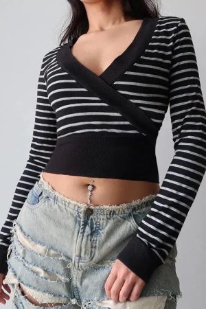 Quick Outfits, Modest Fashion Outfits Ideas Grunge Striped Wrap Crop Top