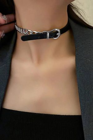 Quick Outfits, Modest Fashion Outfits Ideas Half Belted Chain Necklace