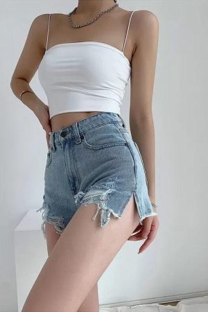 Quick Outfits, Modest Fashion Outfits Ideas High Waist Extra Distressed Jean Shorts