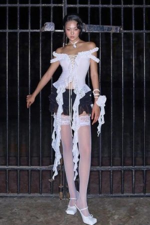 Quick Outfits, Modest Fashion Outfits Ideas Lace Ruffled Top