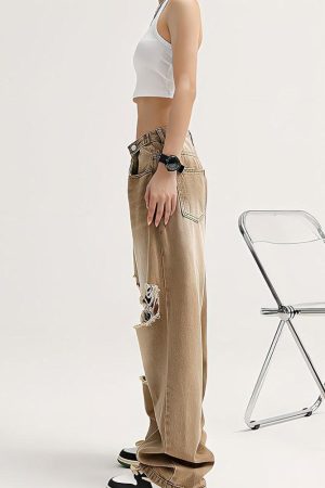 Quick Outfits, Modest Fashion Outfits Ideas Light Wash Low Rise Ripped Jeans