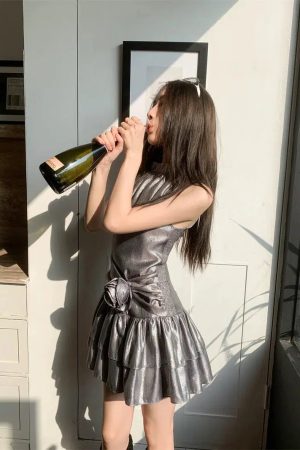 Quick Outfits, Modest Fashion Outfits Ideas Metallic Mini Dress