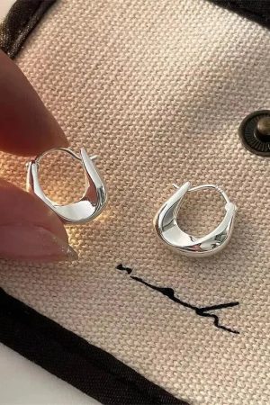 Quick Outfits, Modest Fashion Outfits Ideas Minimal Hoop Earrings