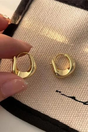 Quick Outfits, Modest Fashion Outfits Ideas Minimal Hoop Earrings