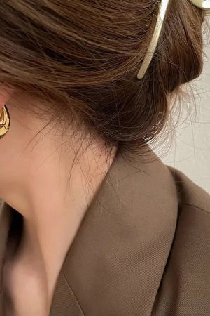 Quick Outfits, Modest Fashion Outfits Ideas Minimal Round Earrings