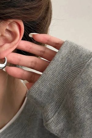 Quick Outfits, Modest Fashion Outfits Ideas Minimal Round Earrings