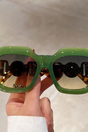 Quick Outfits, Modest Fashion Outfits Ideas Oversized Square Sunglasses